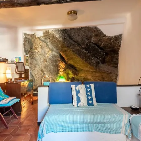Joivy Antica Roccia * Vernazza